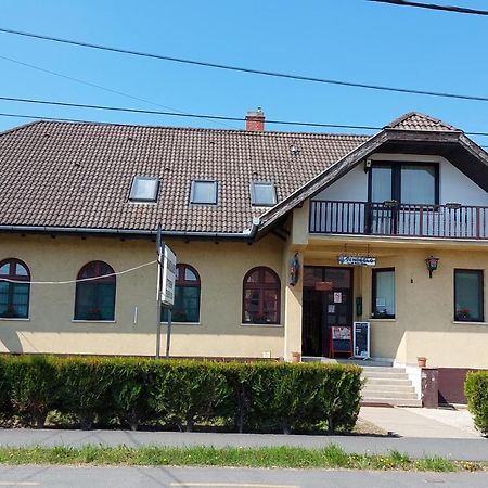 Teke Panzio Bed & Breakfast Körmend Dış mekan fotoğraf